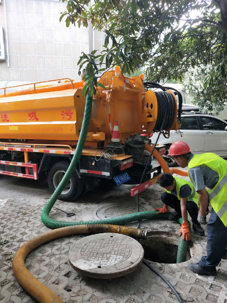 疏通马桶-管道疏通，化粪池清理，本地师傅上门服务